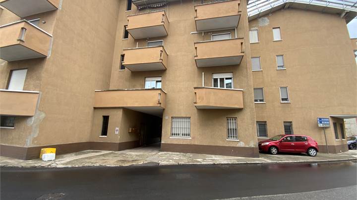 CAMERI - Via Matteotti - Tre locali + servizi + Box 