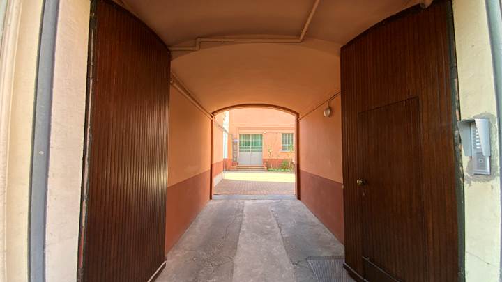 SAN MARTINO - ZONA MERCATO COPERTO - AMPIA  AUTORIMESSA