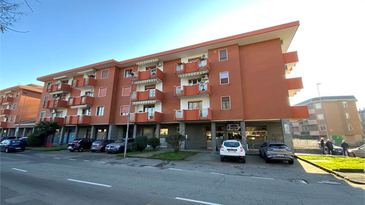 NOVARA - TRE LOCALI + DOPPI SERVIZI