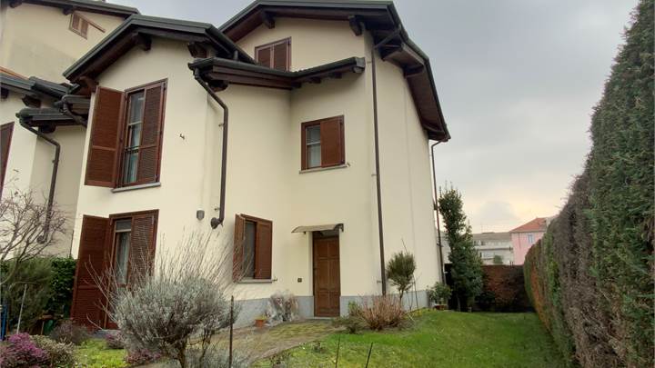 NOVARA - VILLA A SCHIERA DI TESTA