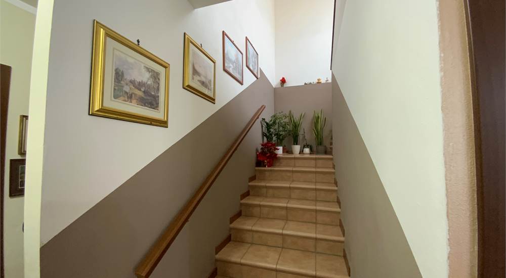 ACCESSO AL PIANO SUPERIORE