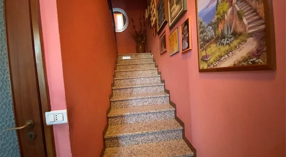 ACCESSO AL PRIMO PIANO